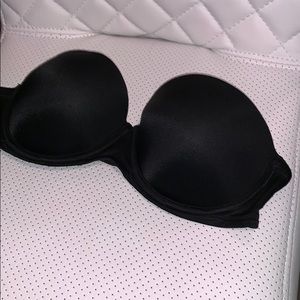 VICTORIA’S SECRET (PINK) STRAPLESS BRA!!!!